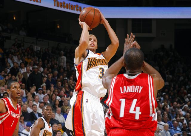 36岁老将！王大雷是国足首发唯一亲历2015年亚洲杯1-0沙特的球员.